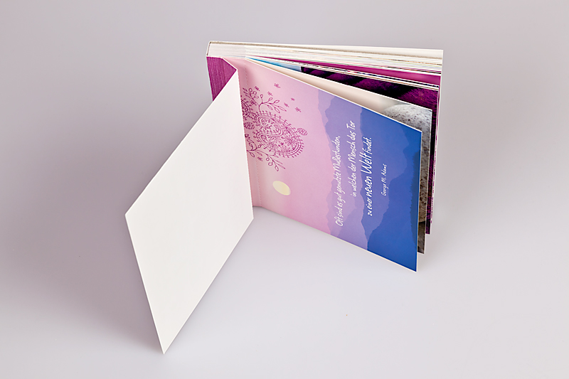 Postkartenbuch mit Abrissperforation zum Heraustrennen der Postkarten